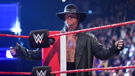 Der Undertaker legte bei WWE Monday Night RAW nach WrestleMania 35 einen Überraschungsauftritt hin