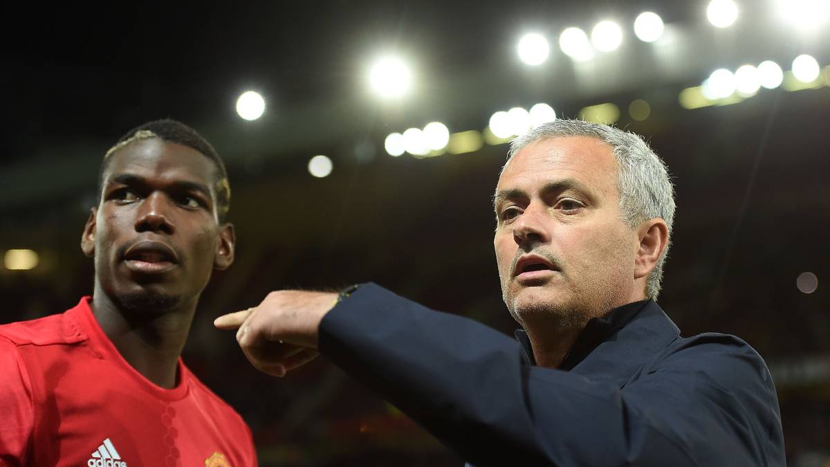 MANCHESTER UNITED: In der Premier League abgeschlagen auf Platz sechs, könnte sich das Starensemble von Jose Mourinho (r.) mit dem Gewinn der UEFA Europa League noch für die Play-offs qualifizieren