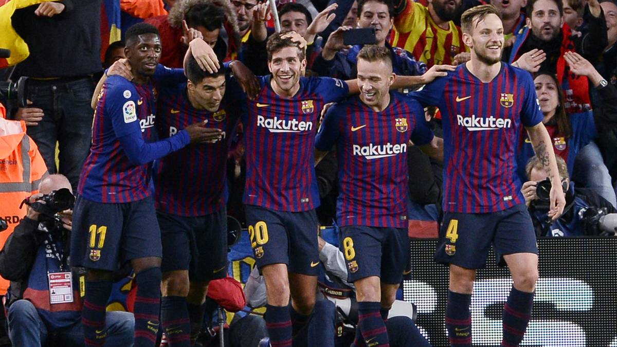 Die Barca-nahe Zeitung "Sport" spricht von einer "Zerstörung", die am Sonntag im Camp Nou stattgefunden habe: "Barca walzt Madrid mit einem Fünferpack nieder. Die Mannschaft demütigt Real mit einem spektakulären Finish"