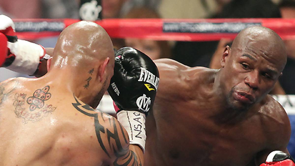 3. FLOYD MAYWEATHER JR.: Floyd Mayweather, dessen Spitzname "Money" lautet, wird 2012 von Miguel Cotto im Mittelgewicht herausgefordert. Es geht um den Weltmeistertitel im Halbmittelgewicht