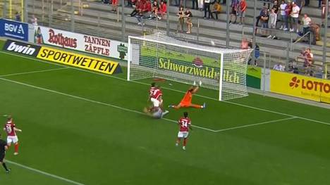 Die zweite Mannschaft der Freiburger hat sich bei der Drittliga-Premiere ein torloses Remis gegen Wehen Wiesbaden erkämpft. Dabei half auch das eigene Aluminium doppelt mit.
