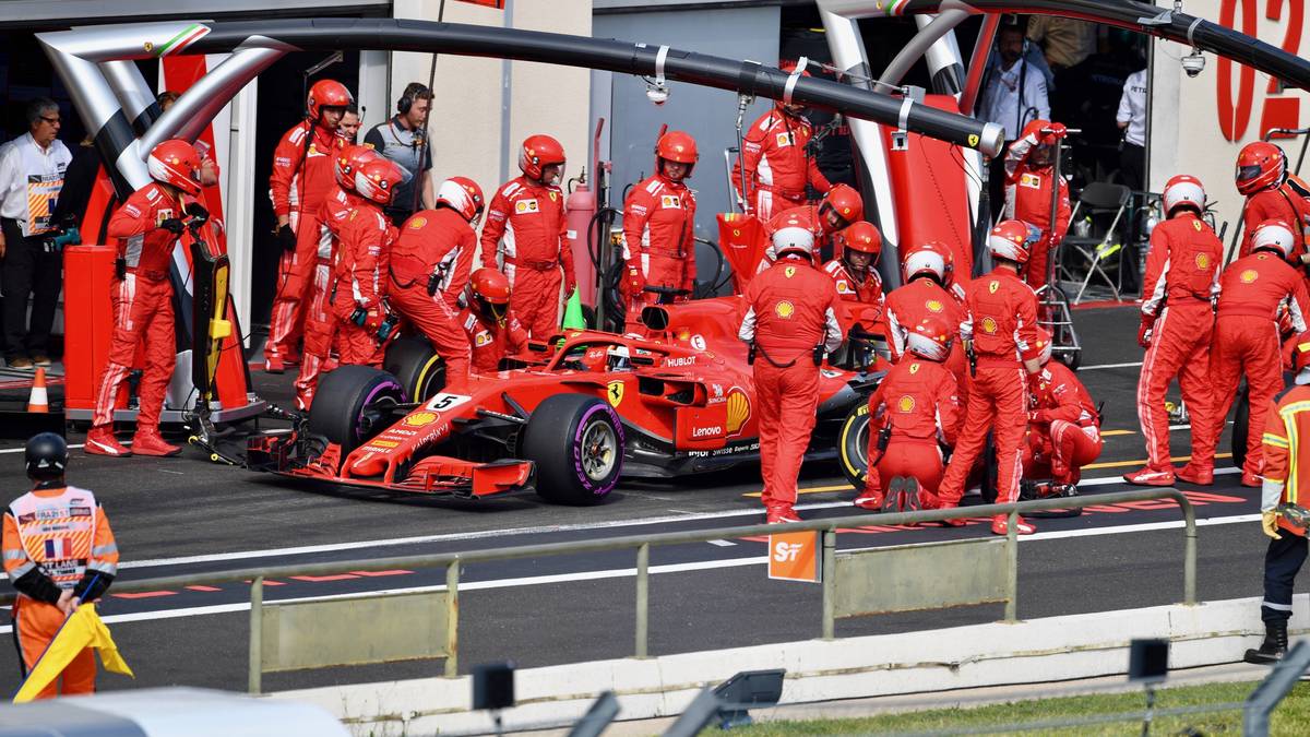 ITALIEN - Gazzetta dello Sport: "Vettel begeht einen Amateurfehler, und diesmal sind die Folgen gravierend. Mit einem Schlag hat er die WM-Führung verloren. Ferrari, das über ein exzellentes Auto verfügt, hat wieder einmal eine Gelegenheit verschwendet"