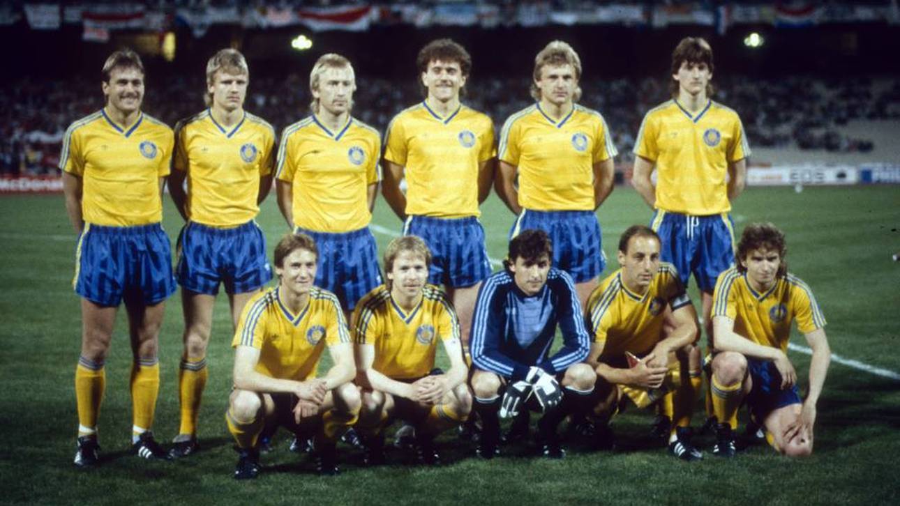 Hans Richter (hinten links) und Olaf Marschall (4.v.l.) standen mit Lok Leipzig im Endspiel des Europapokals der Pokalsieger 