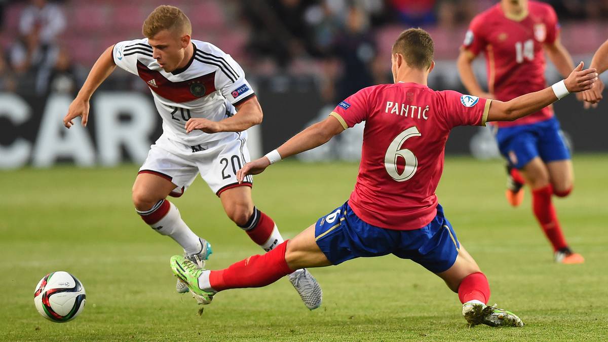 MAX MEYER (bis 77. Minute): Der Schalker wirkt im Vorwärtsgang teilweise etwas zu kompliziert, dreht sich des Öfteren noch mal, statt den Ball schneller zu spielen - SPORT1-Note: 4