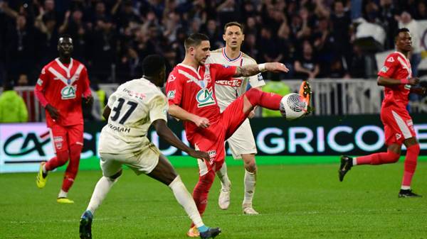 Lyon im Pokalfinale - Gegner hadert mit umstrittenem Pfiff
