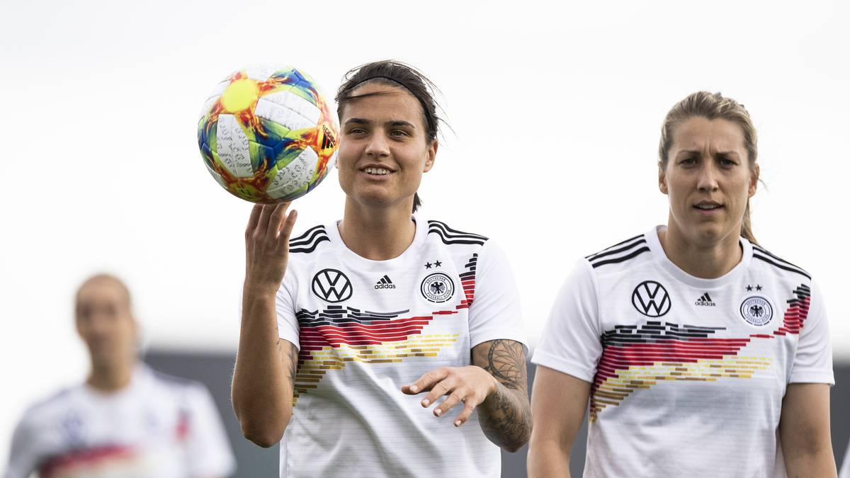 "Ich sehe realistische Chancen ins Finale zu kommen, beziehungsweise auch Weltmeister werden zu können. Aber da kommt es auf so viele Sachen und kleine Details an. Sie wissen, wie sich so ein Turnier entwickeln kann", lautet Sasic' Einschätzung zu den Chancen des DFB-Teams