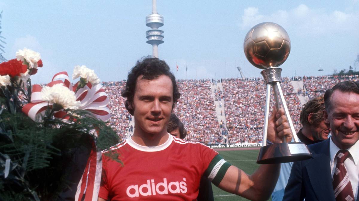 1976: FRANZ BECKENBAUER (Deutschland/Bayern München): Die Bayern räumen in Europa ab wie zuvor Ajax, holen 1976 den dritten Titel in Serie. Beckenbauer ist auf dem Höhepunkt seines Schaffens