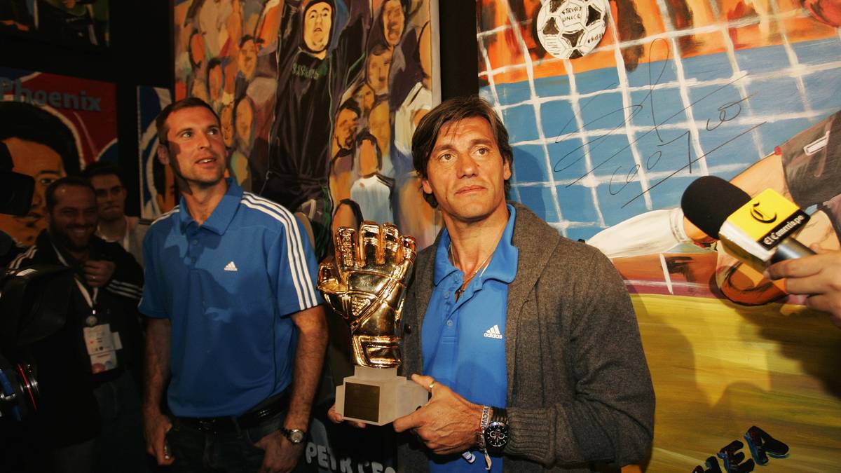 "Vor Goycochea (re.) hat 1990 bei der WM jeder Angst gehabt, gegen ihn im Elfmeterschießen anzutreten", erinnert sich Hildebrand. "Sein Markenzeichen waren auf jeden Fall die starken Abschläge" 