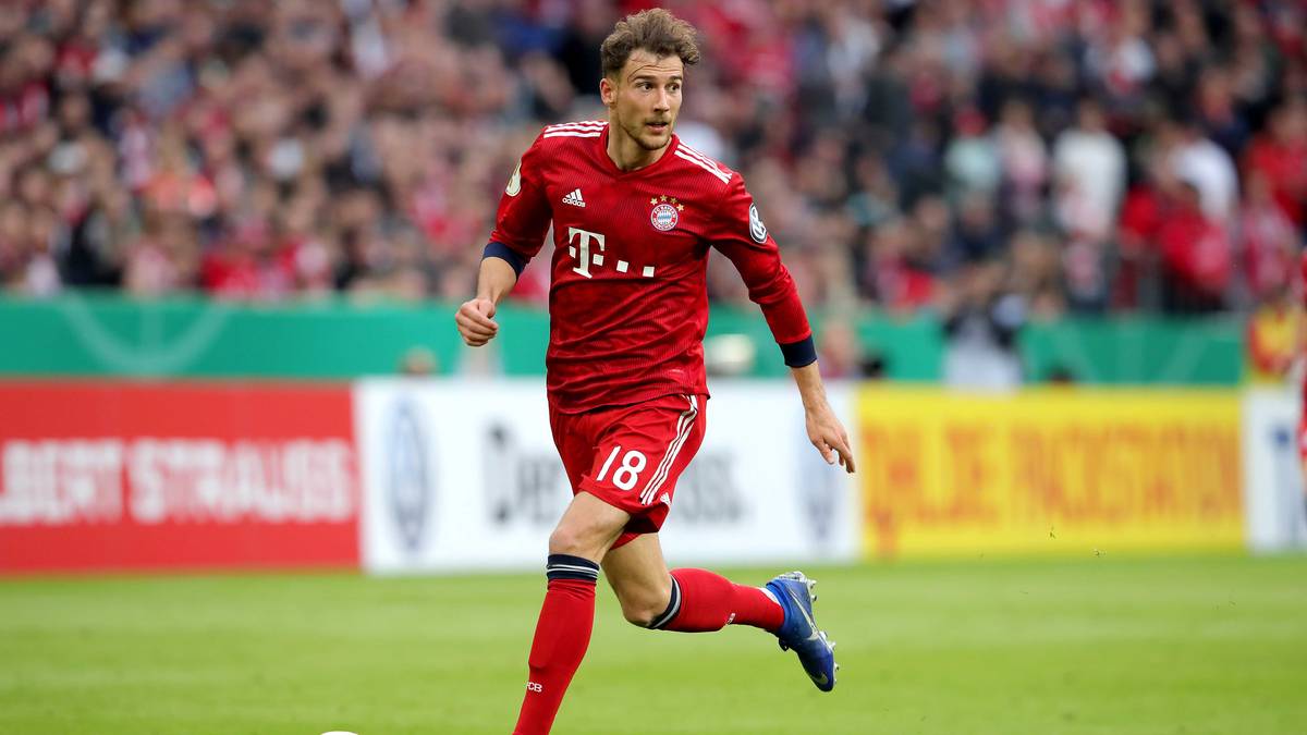 LEON GORETZKA: Eigentlich kann Kovac nicht auf den torgefährlichen Mittelfeldspieler verzichten. Er selbst sieht sich auf der Acht, spielt aber oft als Sechser. Sollten dort Thiago und Martinez spielen, könnte es eng werden für den Ex-Schalker. Es sei denn, James muss auf die Bank. Goretzka ist in guter Form. Versprach für Samstag eine "Top-Leistung" der Mannschaft