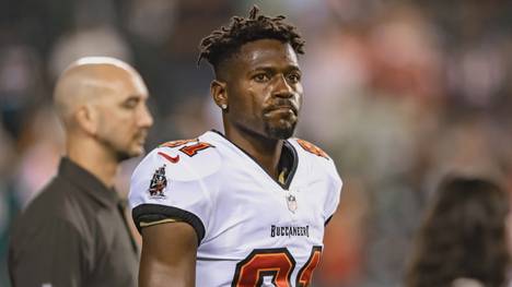 Nach dem Rausschmiss bei den Tampa Bay Buccaneers wollen Antonio Brown und sein Anwalt jetzt rechtliche Schritte gegen sein altes Team einleiten.