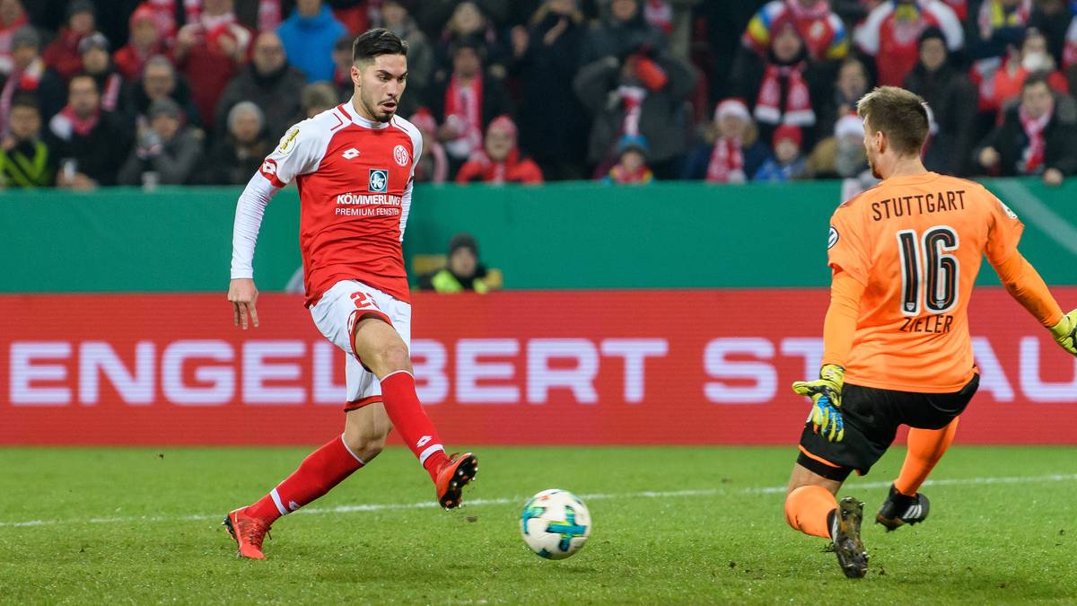 PLATZ 12: MAINZ 05 - Zumindest beim Steh- und Sitzplatz kann man bei Mainz 05 noch ein paar Münzen sparen, 181 und 299 Euro zahlt man dort. Die teuerste Version der Dauerkarte kostet aber über Hundert Euro mehr als in Hannover (685 Euro)