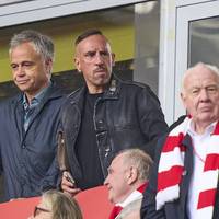 Franck Ribéry könnte in neuer Funktion zum FC Bayern zurückkehren. Der Franzose liebäugelt angeblich mit einem Trainerposten am Bayern-Campus. 