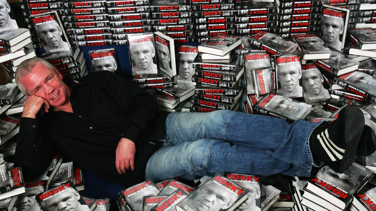 Nach seiner aktiven Karriere veröffentlicht Rocchigiani seine Autobiografie "Rocky - meine 15 Runden"
