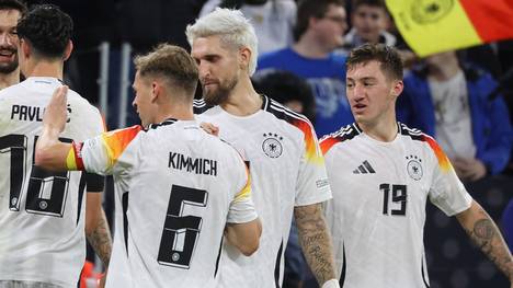 Die Bayern wollen den Vertrag mit Joshua Kimmich nicht verlängern. Droht nun ein Vakuum im zentralen Mittelfeld? Wer könnte die Nachfolge des Spielgestalters übernehmen?
