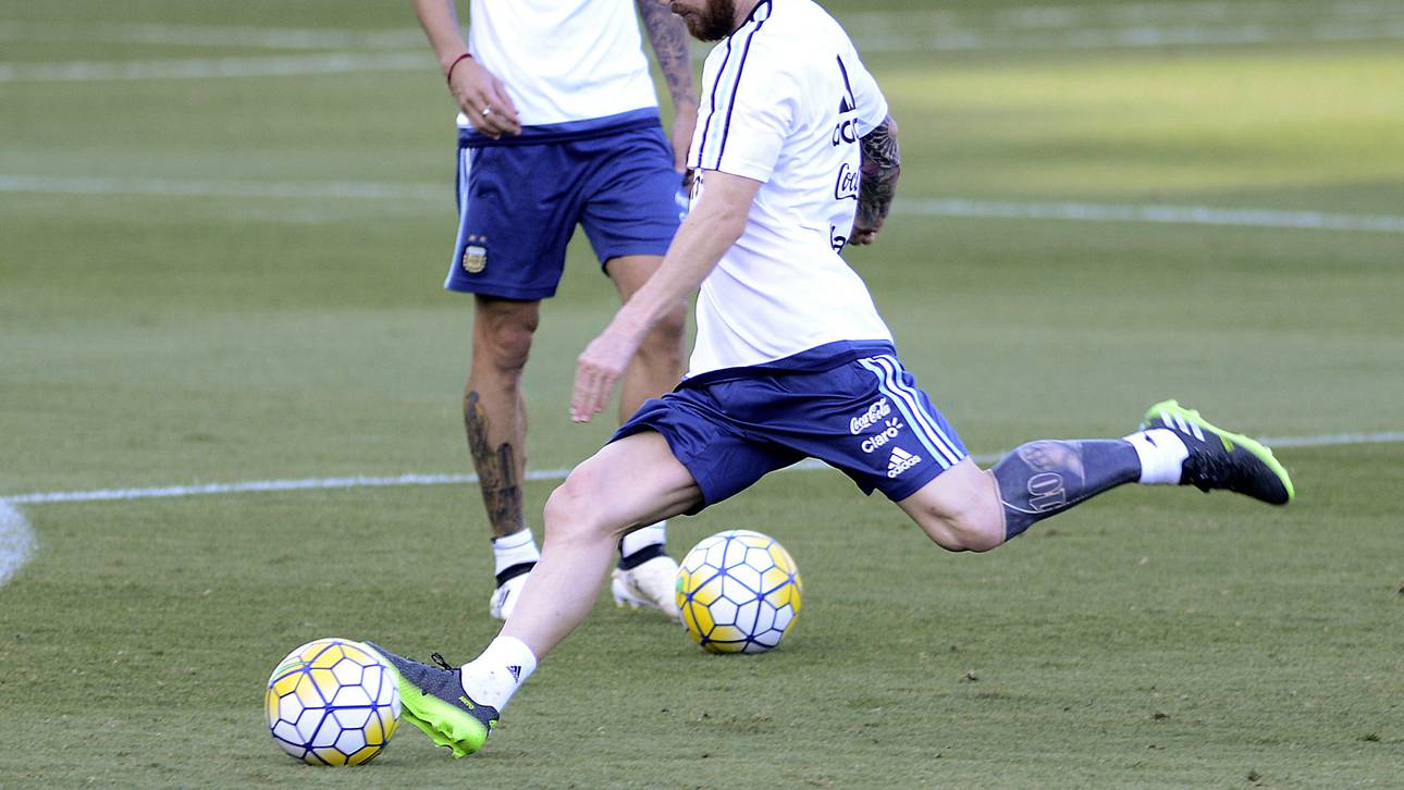 Messi fällt mit kuriosem Tattoo auf