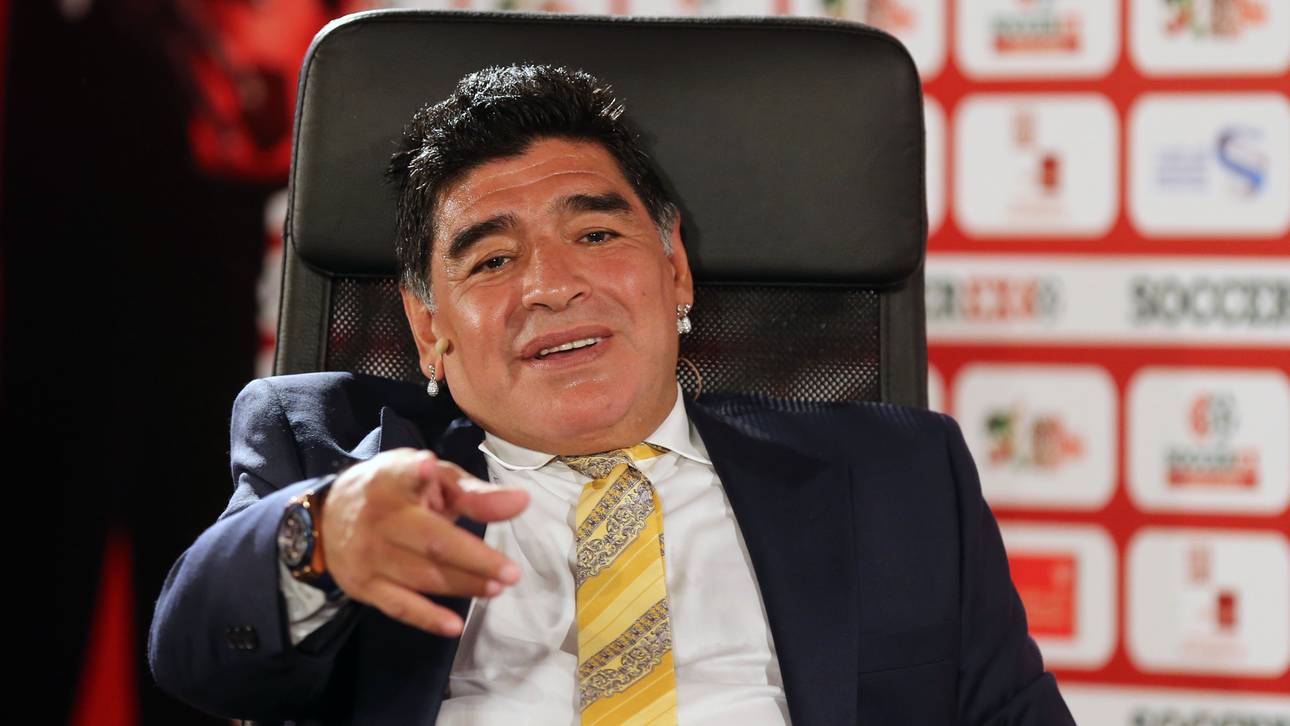 Maradona spielt den Vermittler