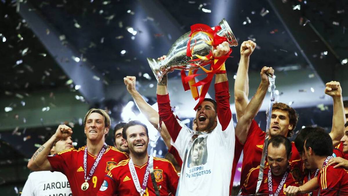 Die spanische Fiesta wurde bis ins Jahr 2012 weitergefeiert - nach 2008 gewannen sie im Jahr 2010 den WM Titel und zwei Jahre später nochmal die EM