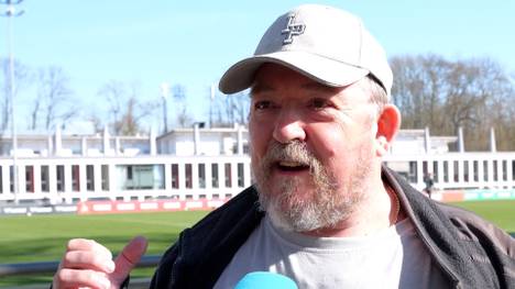 Der 1. FC Köln steckt im Abstiegskampf. Bei Trainer Lukas Kwasniok sind die FC-Fans unterschiedlicher Meinung.