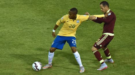 Robinho (l.) absolvierte 100 Länderspiele für Brasilien