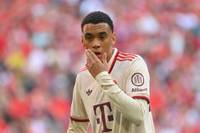 Beim FC Bayern ist Jamal Musiala noch mit einem Vertrag bis 2026 ausgestattet. Jetzt spricht der 21-Jährige über seine Zukunft.