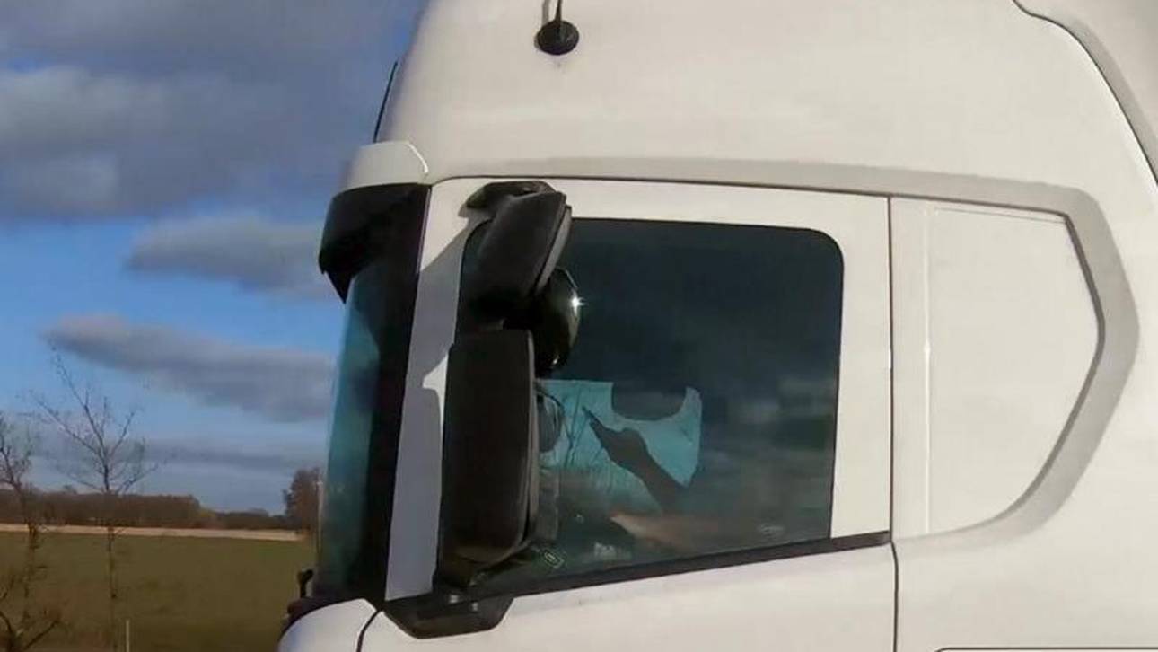 Taschenrechner am Steuer verboten