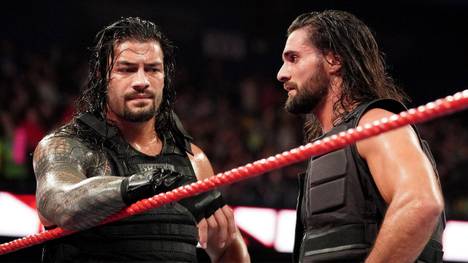 Stehen Roman Reigns (l.) und Seth Rollins bei WWE bald wieder Seite an Seite?