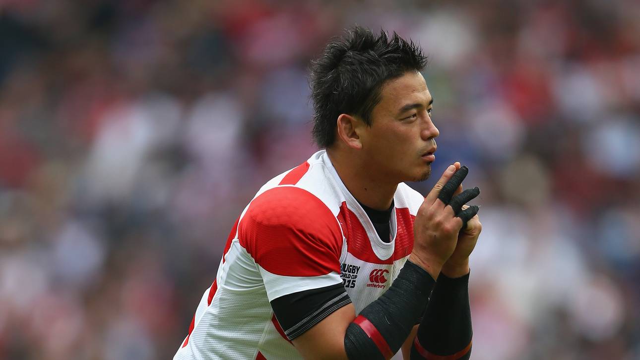 Ayumu Goromaru zeigt seine typische Geste