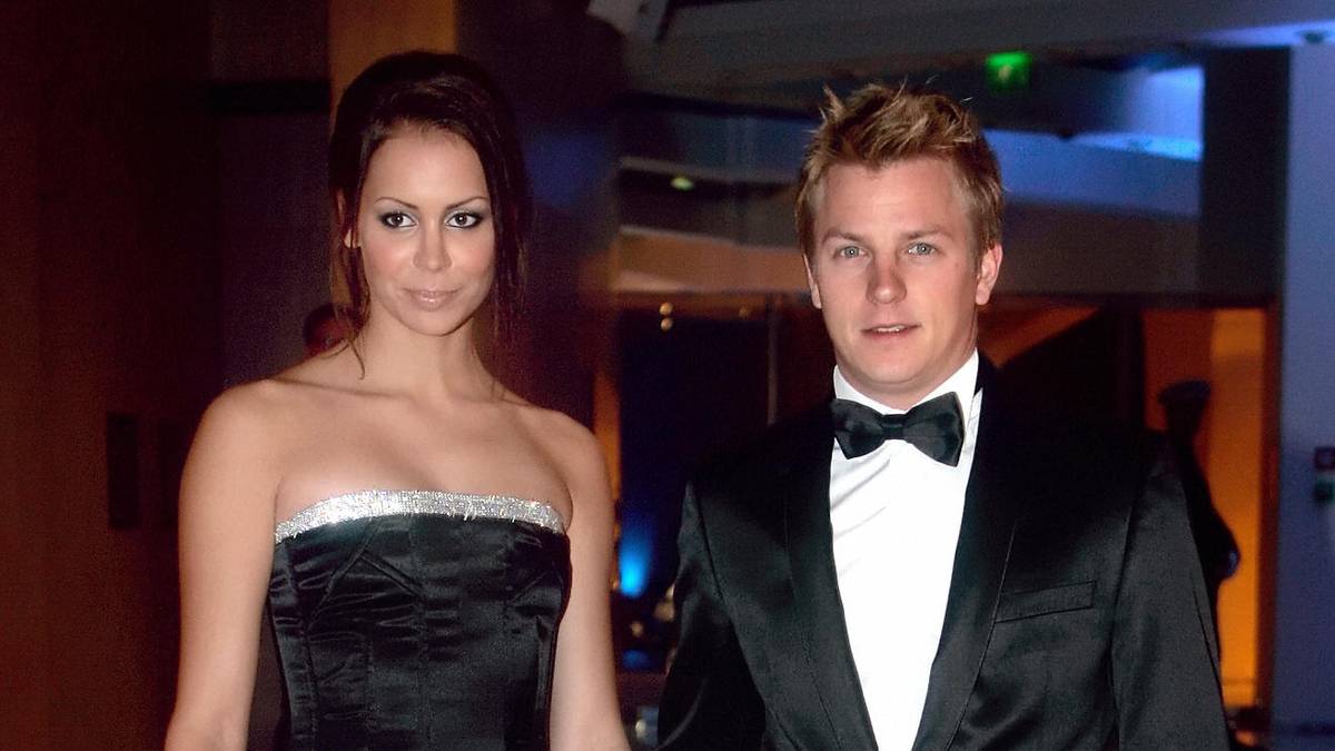 Tanzen ist offenbar nicht so Räikkönens Sache. Über die Feier zum finnischen Unabhängigkeitstag im Schloss des Präsidenten sagt er: "Ich denke, ich werde den Teil mit dem Tanzen überspringen. Jemand anderes soll mit Jenni (seine damalige Ehefrau, Anm. d. Red.) tanzen, wenn sie will"