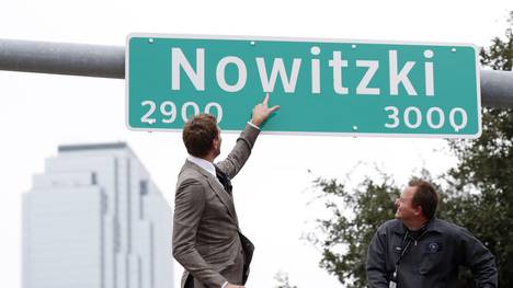 Dirk Nowitzki ist jetzt in Dallas auch auf einem Straßenschild verewigt