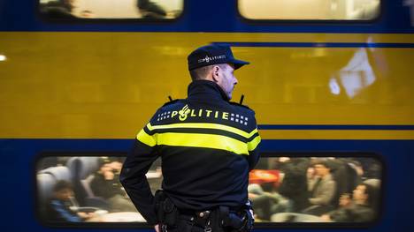 Polizist Rotterdam Rom Zug