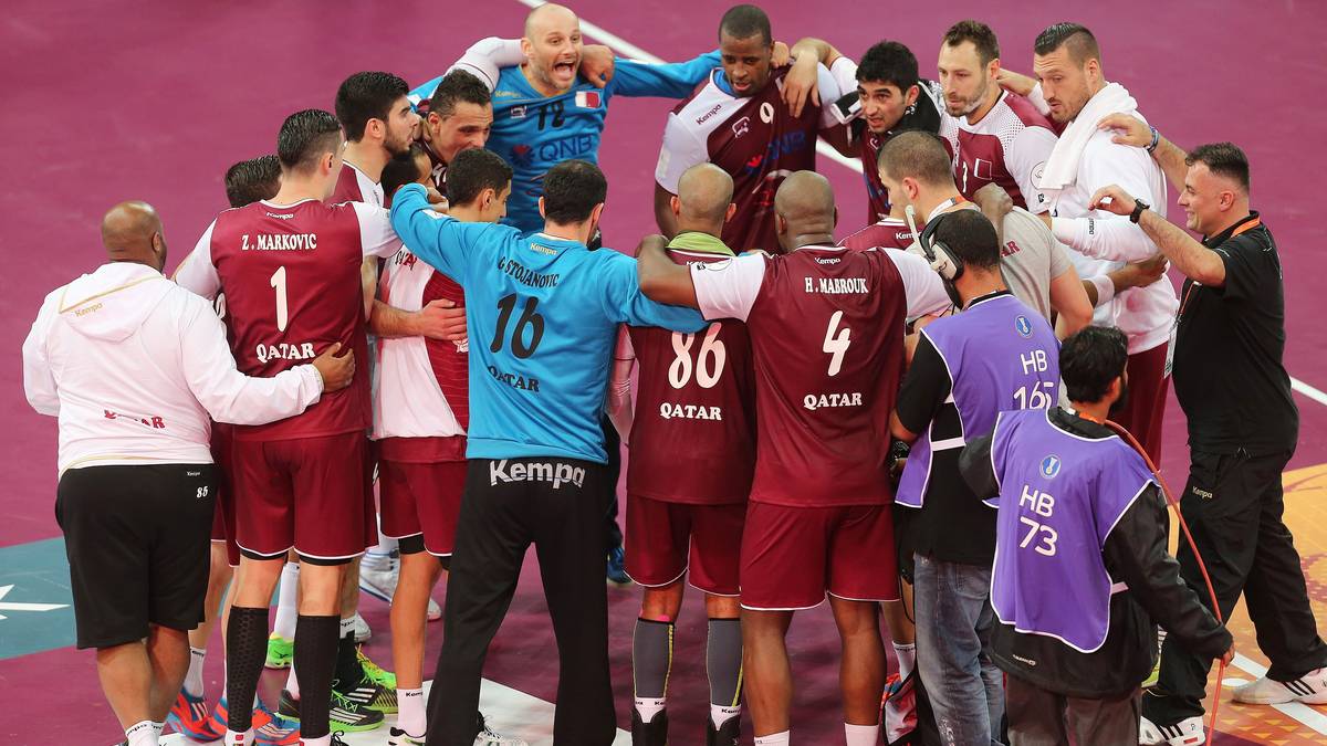 Der Gastgeber feiert den Sieg nach der Schlusssirene ausgiebig