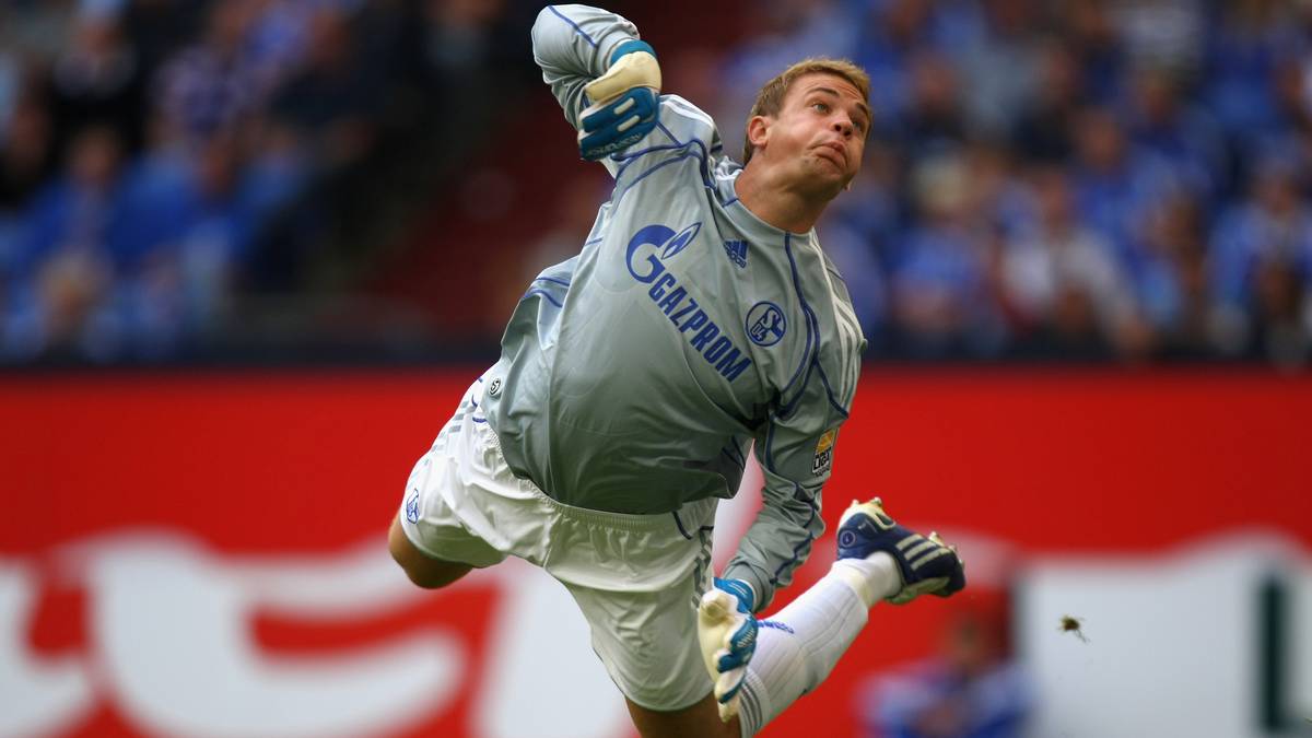 2009/'10 – MANUEL NEUER: Eine starke Saison von Neuer, er kassierte erneut nur 31 Gegentore. Neben der Verletzung von René Adler mit ein Grund dafür, dass Joachim Löw ihn bei der anschließenden Weltmeisterschaft zur neuen Nummer eins im DFB-Tor machte