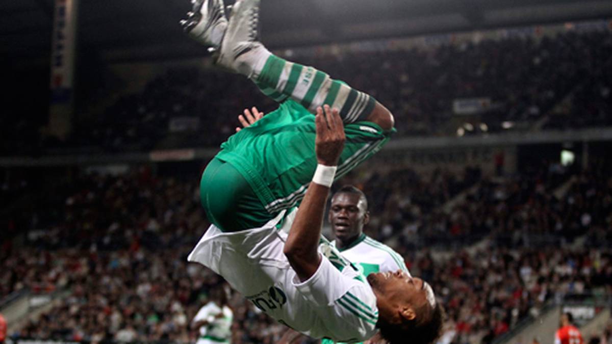 Aubameyang ist aber kein eindimensionaler Jubler. Der 25-Jährige hat noch viel mehr im Repertoire. Unter anderem eben auch den Klose-Salto, den er auch in Dortmund schon öfter gezeigt hat
                  
                  
                  
                  
                  