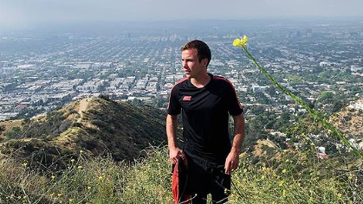 BVB-Teamkollege Mario Götze verbringt seinen wohlverdienten Urlaub in Los Angeles. Bei sonnigem Wetter liegt der 26-Jährige aber nicht auf der faulen Haut, sondern nutzt die Zeit, um wandern zu gehen