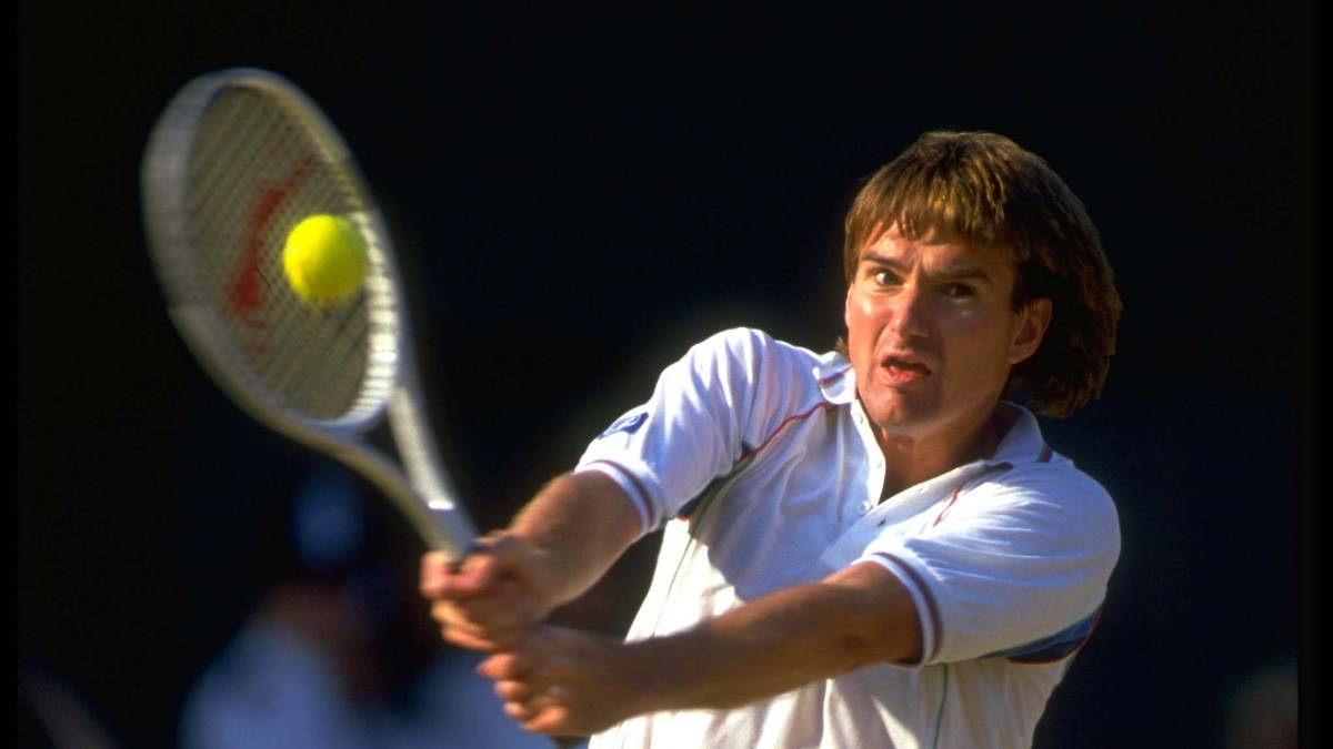 RANG 13: Jimmy Connors liegt in Wimbledon 1987 gegen den Schweden Mikael Pernfors praktisch aussichtslos mit 1:6, 1:6 und 1:4 zurück, gewinnt dann aber doch noch den dritten Satz mit 7:5 und die folgenden mit 6:4 und 6:2