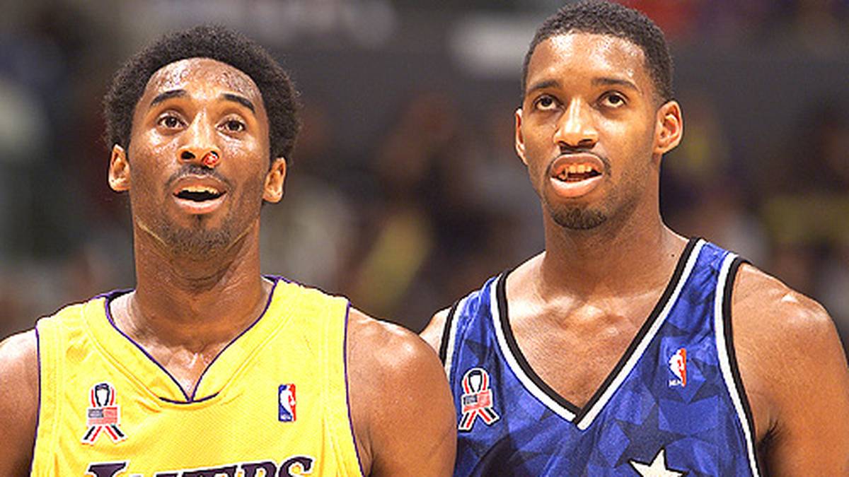 Seine individuell stärksten zwei Saisons liefert T-Mac zwischen 2002 und 2004. Zweimal in Folge holt er sich den Scoring-Titel der Liga. Da kann selbst Kobe Bryant (l.) nicht mithalten. 2003 ist der Flügelspieler mit starken 32,1 Punkten pro Spiel jüngster Titelträger seit der NBA-ABA-Zusammenlegung 1976
