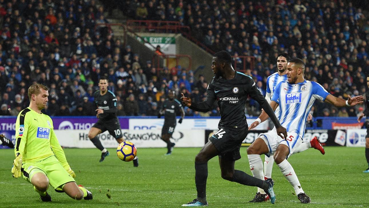 Chelsea schlägt Huddersfield locker
