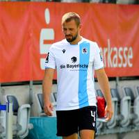 Nach dem Besuch eines Eishockey-Spiels werden gegen einen einstigen Sympathieträger von 1860 München schwere Vorwürfe erhoben. Sein aktueller Verein reagiert prompt.