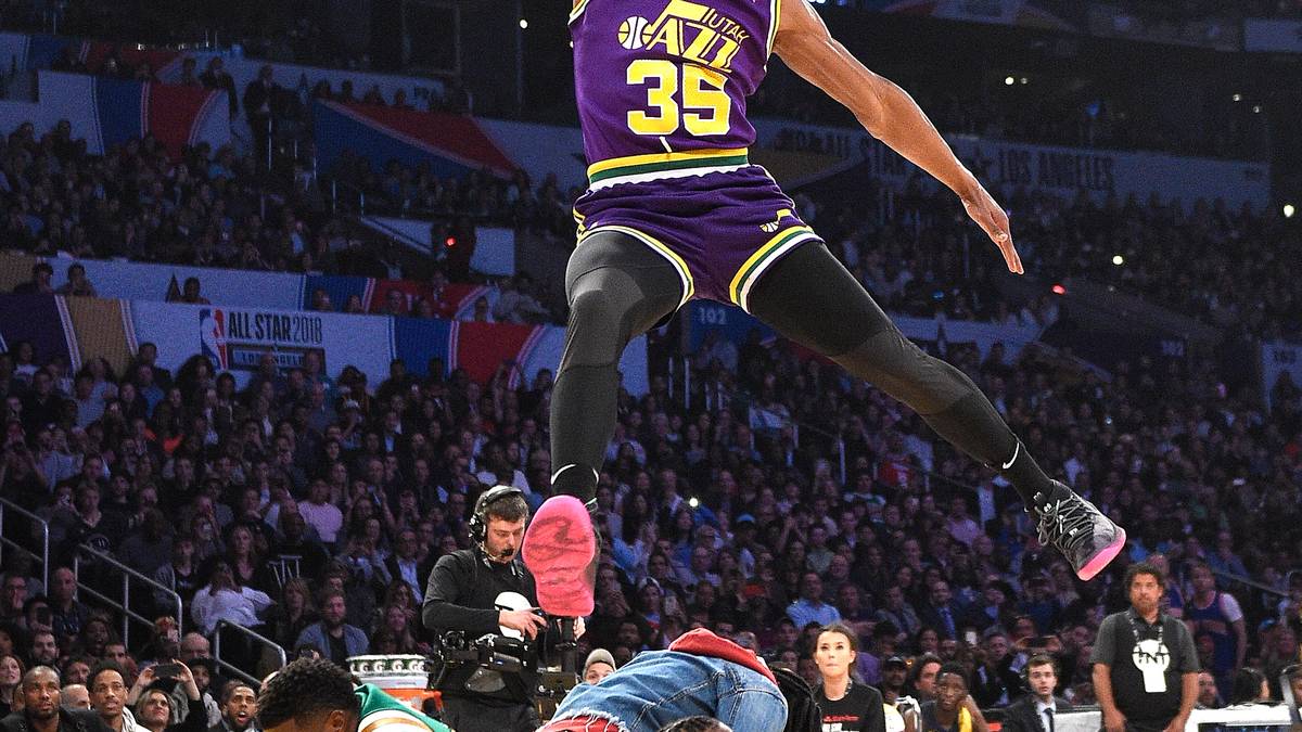 RANG 2 - DONOVAN MITCHELL (Guard, Utah Jazz): "Nur" an Nummer 13 wählten die Denver Nuggets Donovan Mitchell im Draft aus und tradeten ihn umgehend nach Utah. Offenbar genau das richtige Pflaster für den athletischen Guard. Mitchell schlug voll ein