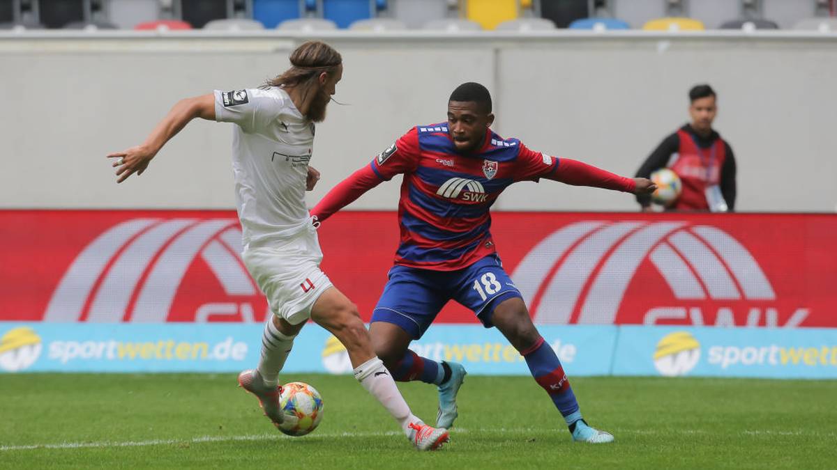 FRANCK EVINA: Der Kameruner debütierte im April 2018 als 17-Jähriger unter Jupp Heynckes in der Bundesliga. Kurz darauf unterschrieb er an der Säbener Straße einen Profi-Vertrag bis 2021, kam aber in der Folge hauptsächlich bei der zweiten Mannschaft zum Einsatz