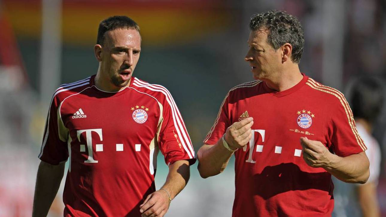 Auch Franck Ribéry (l.) versuchte Bayern-Physio Gianni Bianchi (r.) abzuwerben 