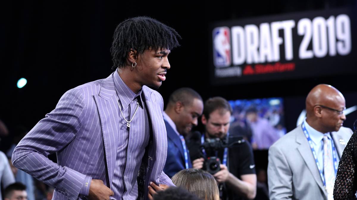 2 - JA MORANT (PG/Memphis Grizzlies/Murray State): Ein Point Guard, der vor Athletik und Explosivität nur so strotzt, aus jeder Lage scoren kann, Rebounds holt, manchmal etwas wilde Würfe nimmt und Probleme mit Ballverlusten hat. NBA-Vergleich: Russell Westbrook, Mike Conley