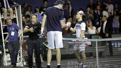 Diego Schwartzman (r.), einer der kleinsten Tennisprofis, nach einem Duell mit John Isner, einem der größten Tennisprofis im Jahr 2017