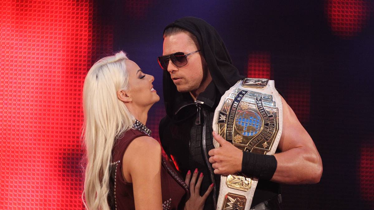 Im ersten Match gibt sich The Miz die Ehre, begleitet von Ehefrau Maryse. Er und seine Miztourage (Curtis Axel und Bo Dallas) treffen auf Jason Jordan und die Hardy Boyz