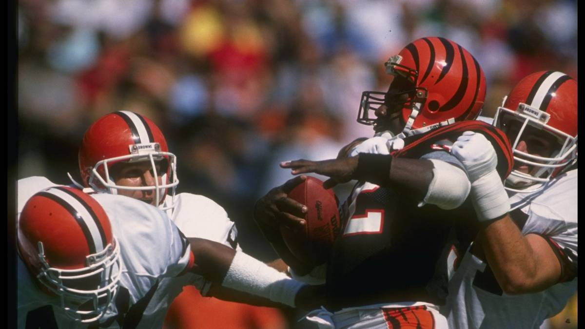 1985 und 1987 muss er wegen Kokainkonsums die gesamte Saison zuschauen. Zwei Jahre später, am Vorabend des Super Bowls 1989 gegen die San Francisco 49ers, findet ihn sein Positionscoach im Bad, wie er gerade Kokain nimmt - sein Ende in der NFL. 1999 wird er wegen schweren Diebstahls zu einer Haftstrafe von 22 Jahren verdonnert