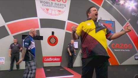 Gabriel Clemens steht als erster deutscher Dartspieler in einem WM-Viertelfinale. Auf seinem Weg dahin sorgte er für spektakuläre Momente.