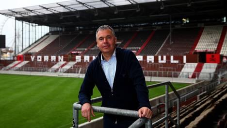 St. Pauli: Geschäftsführer Andreas Rettig verlässt Zweitligist, Geschäftsführer Andreas Rettig im Stadion des FC St. Pauli