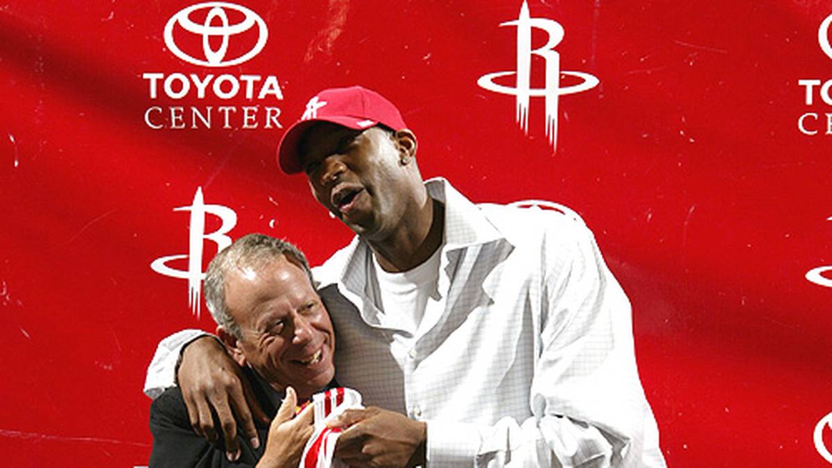 Sein Schicksal wird jedoch ein anderer Big Man. Am 29. Juni 2004 wird McGrady unter anderem für Steve Francis eingetauscht. Die Houston Rockets und Eigentümer Leslie Alexander erhoffen sich ein dynamisches Duo mit dem chinesischen Riesen Yao Ming
