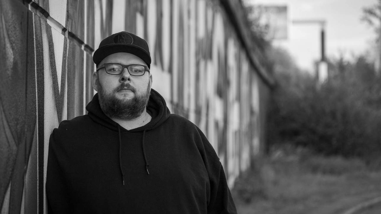 Pascal Pepo Szewczyk ist Host des Schalke-Podcasts Blauer.Salon