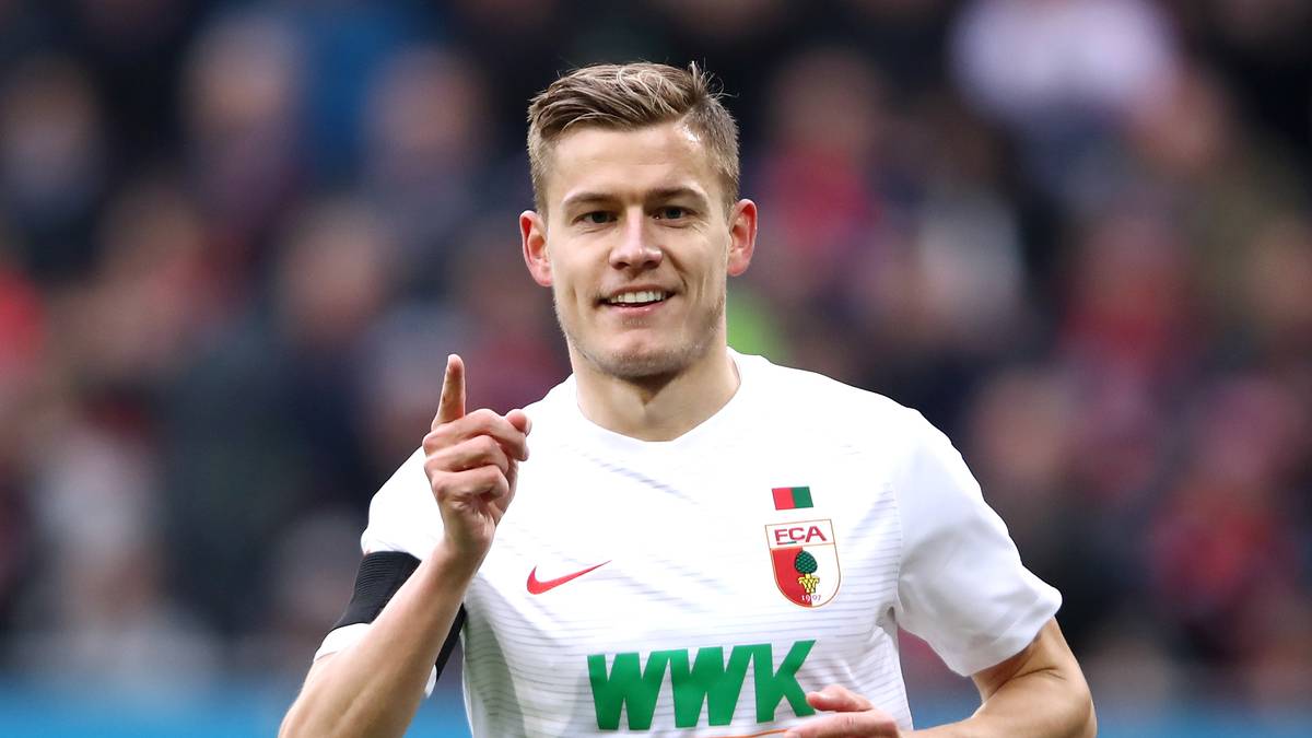 ALFRED FINNBOGASON (FC Augsburg): Gerüchte um seinen Abschied aus Augsburg hielten sich hartnäckig. Kein Wunder, angesichts seiner Torquote in der Hinrunde. Doch der isländische Mittelstürmer ist verletzungsanfällig, zog sich am 30. Spieltag einen Sehnenriss zu. Schreckt das potentielle Käufer ab?